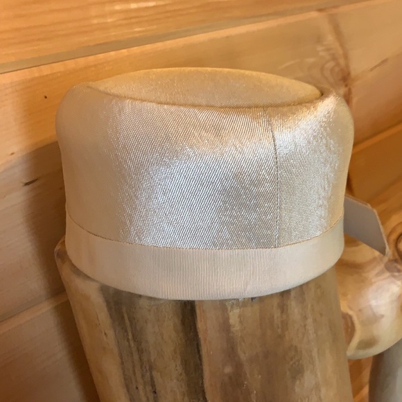 Vintage Mr. John Classic pillbox hat with bow - Picture 2 of 8